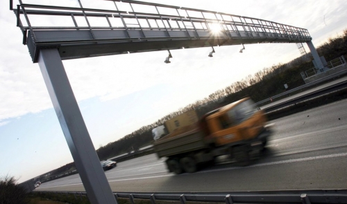 Mezi Plzní a Budějovicemi začínají kamiony platit mýto