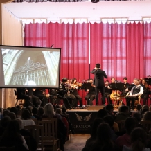 Plzeňská filharmonie hrála pro žáky ZŠ Nepomuk
