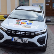 13. 3. 2024 - Předání automobilu sociálním službám 