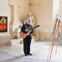 Koncert Štěpána Raka na Zelené hoře, kytarový virtuos zahájil vernisáž svých fotografií 18.5.2024