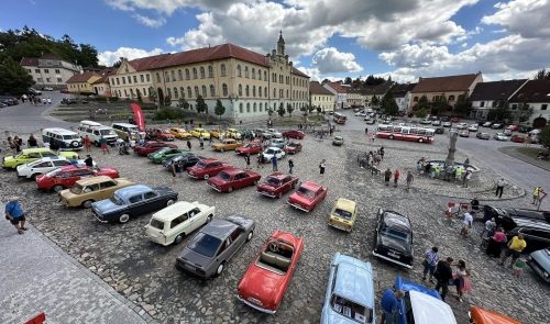 Retrojízda a sraz motorek ve fotogalerii