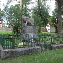 pomník před opravou